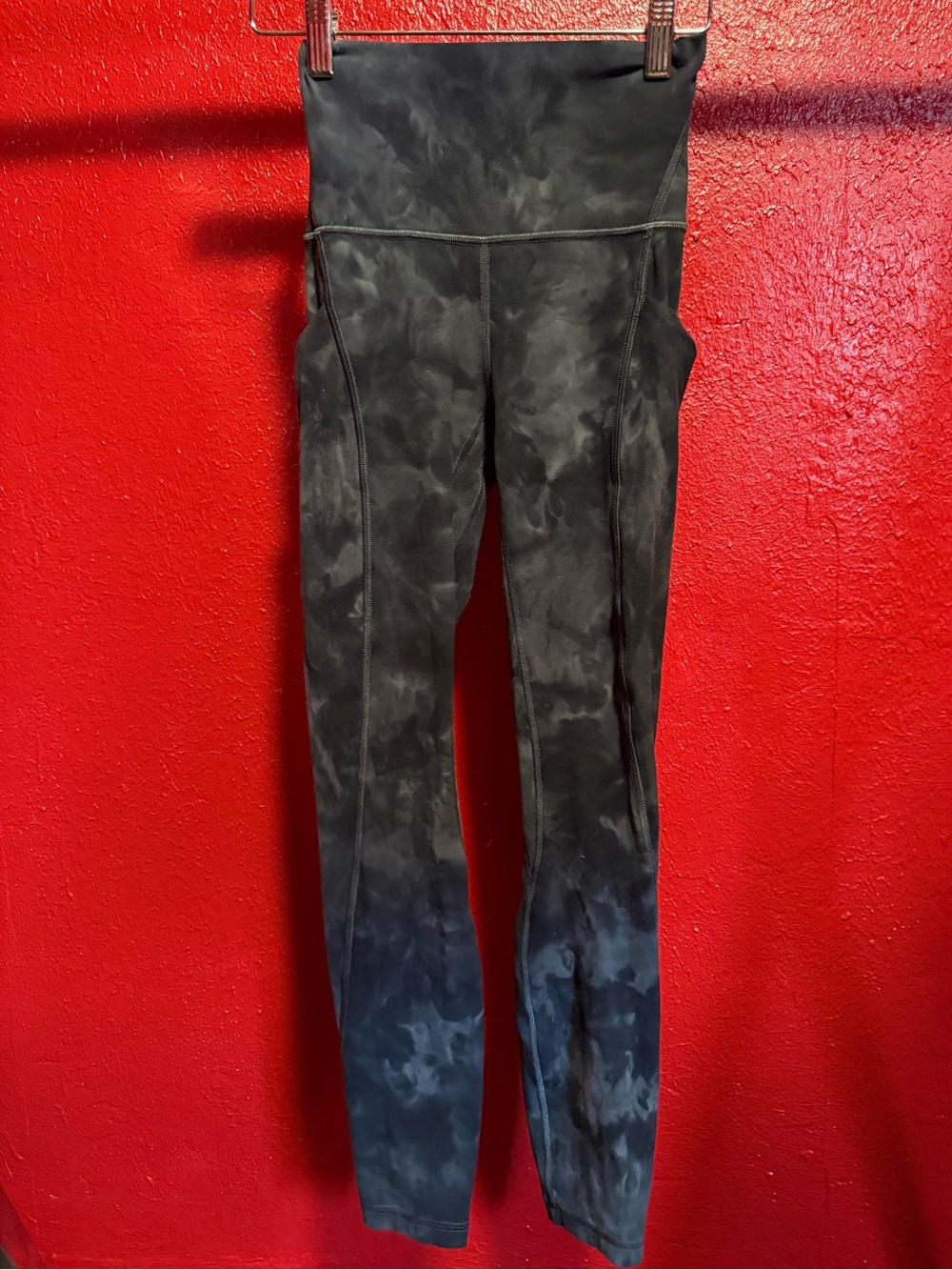 89. Pre loved High-Waist Tie-Dye Workout Leggings - Black/Grey